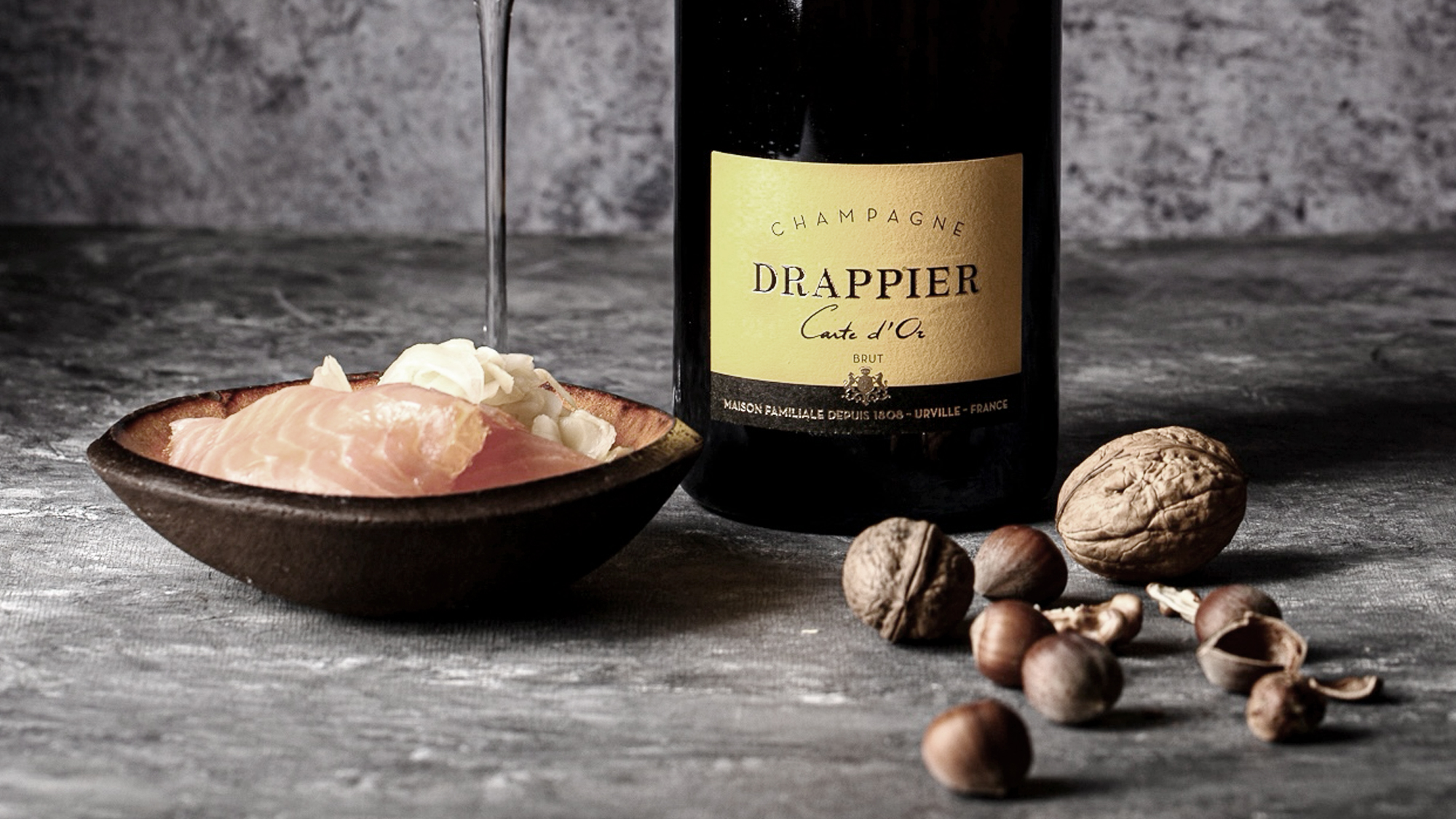 Champagne Drappier Carte d'Or z Côte des Bar podane do jedzenia