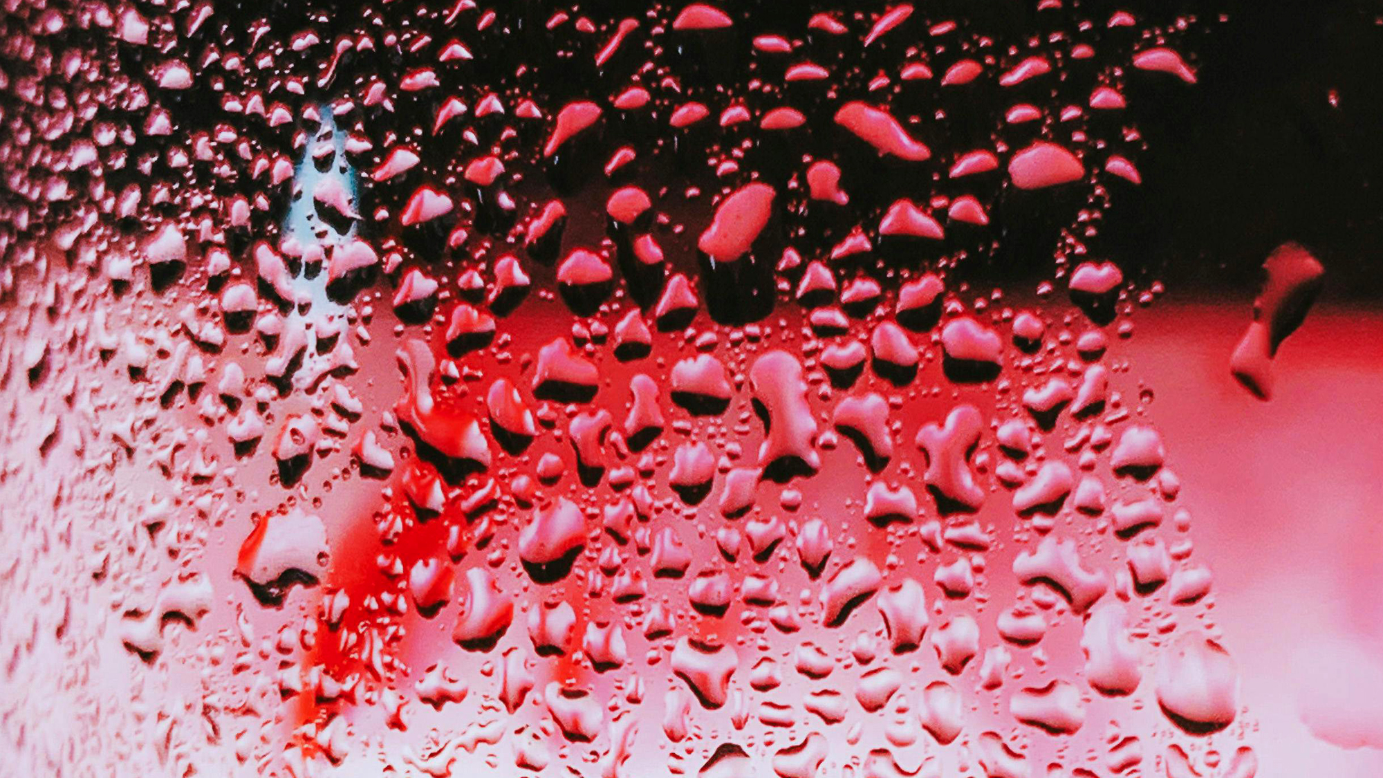 kieliszek czerwonego wina – kontakt z powietrzem po otwarciu